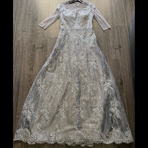 Teri Jon grey sequined long sleeve gown like new size 6 - Picture 3 of 15